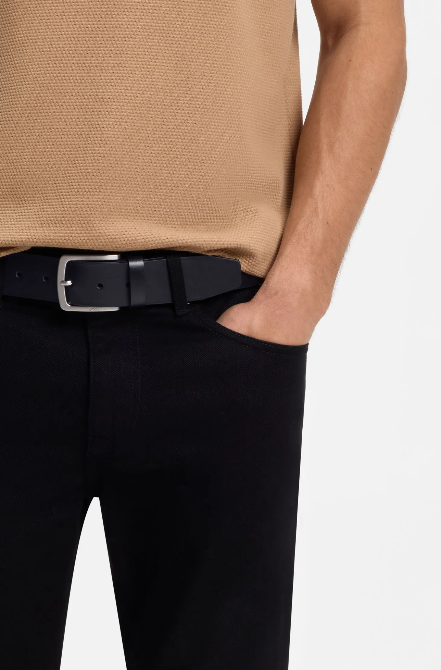 Gürtel aus italienischem Leder mit Logo-Gravur auf der Schließe