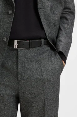 Gürtel aus Lackleder mit roter Innenseite