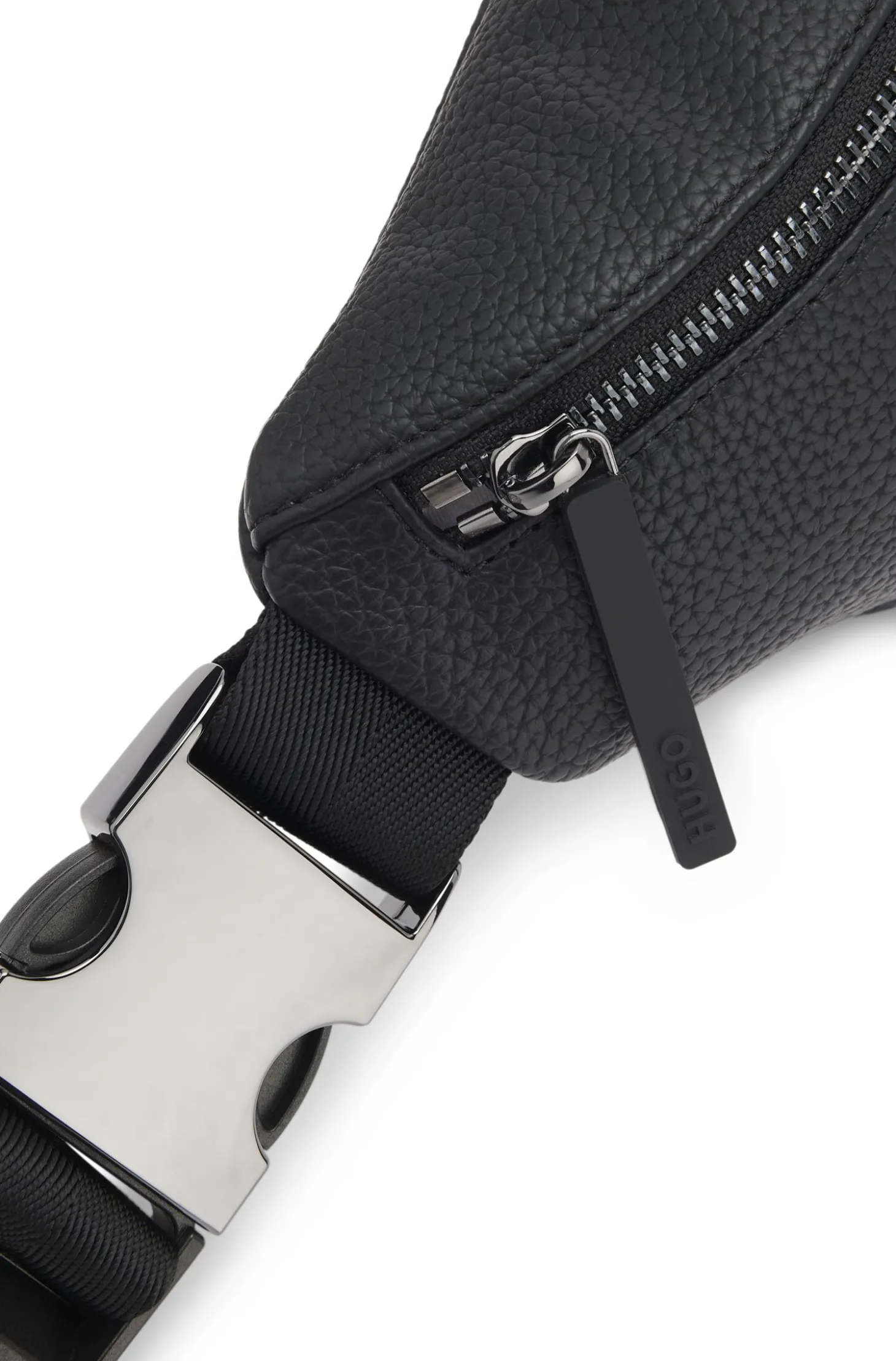 Gürteltasche aus genarbtem Material mit Logo-Patch
