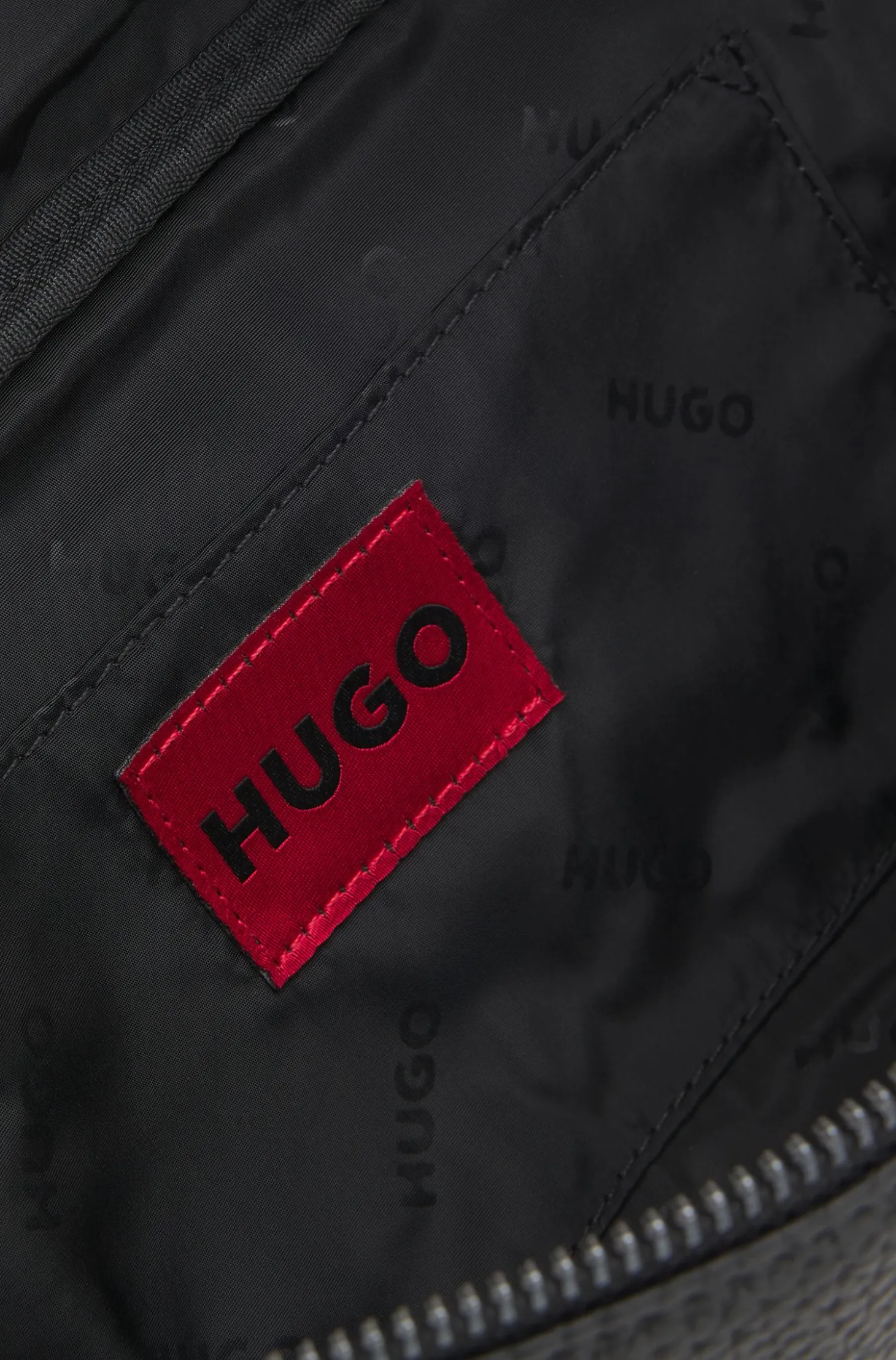 Gürteltasche aus genarbtem Material mit Logo-Patch