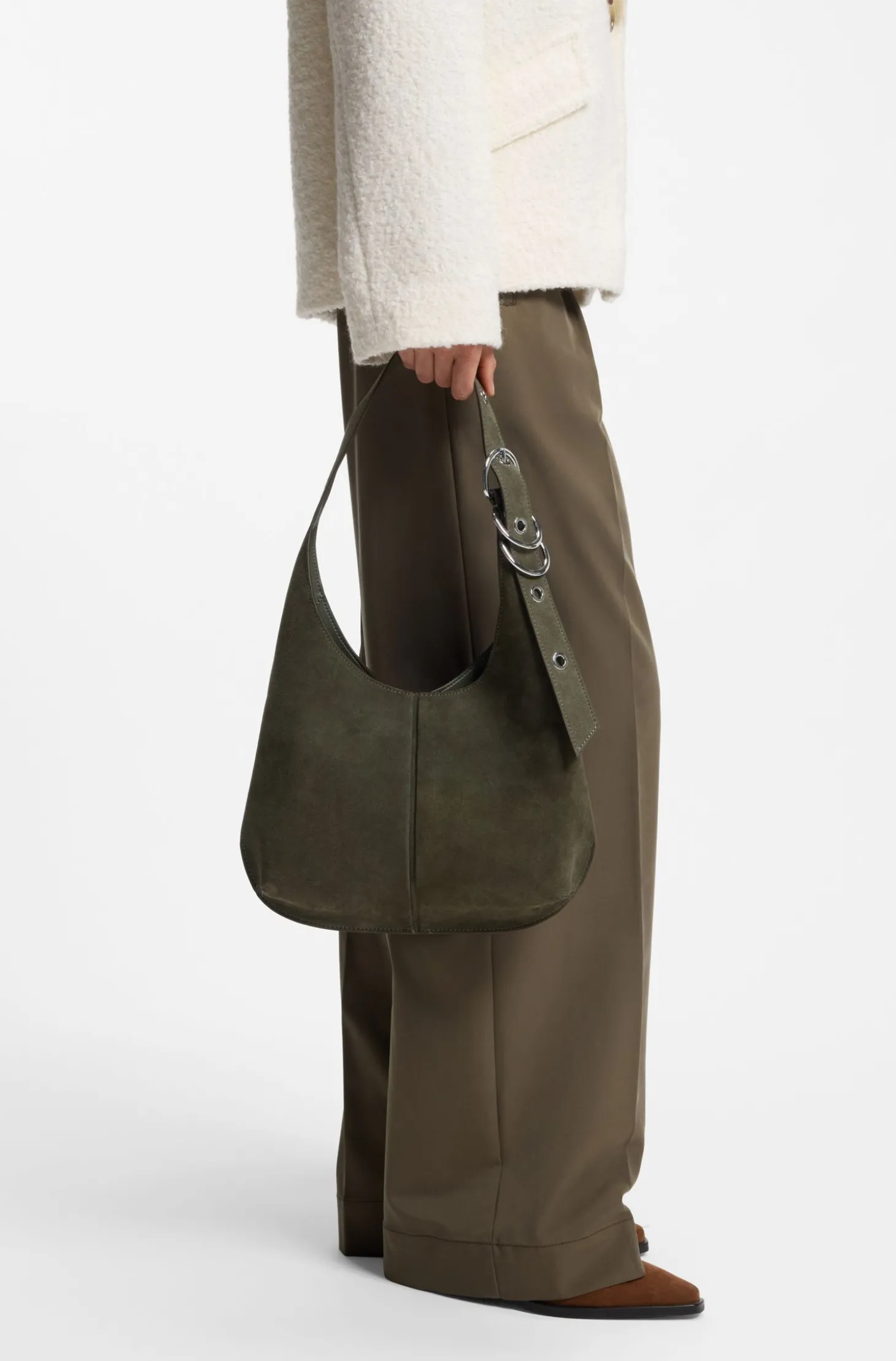 Hobo Bag aus Kunst-Veloursleder mit Metalldetails
