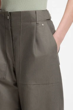 Hose aus Baumwoll-Denim mit weitem Beinverlauf