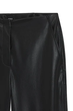 Hose aus Kunstleder mit geradem Beinverlauf