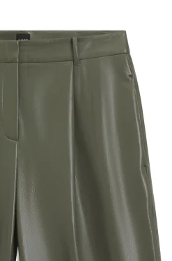 Hose aus Kunstleder mit weitem Beinverlauf