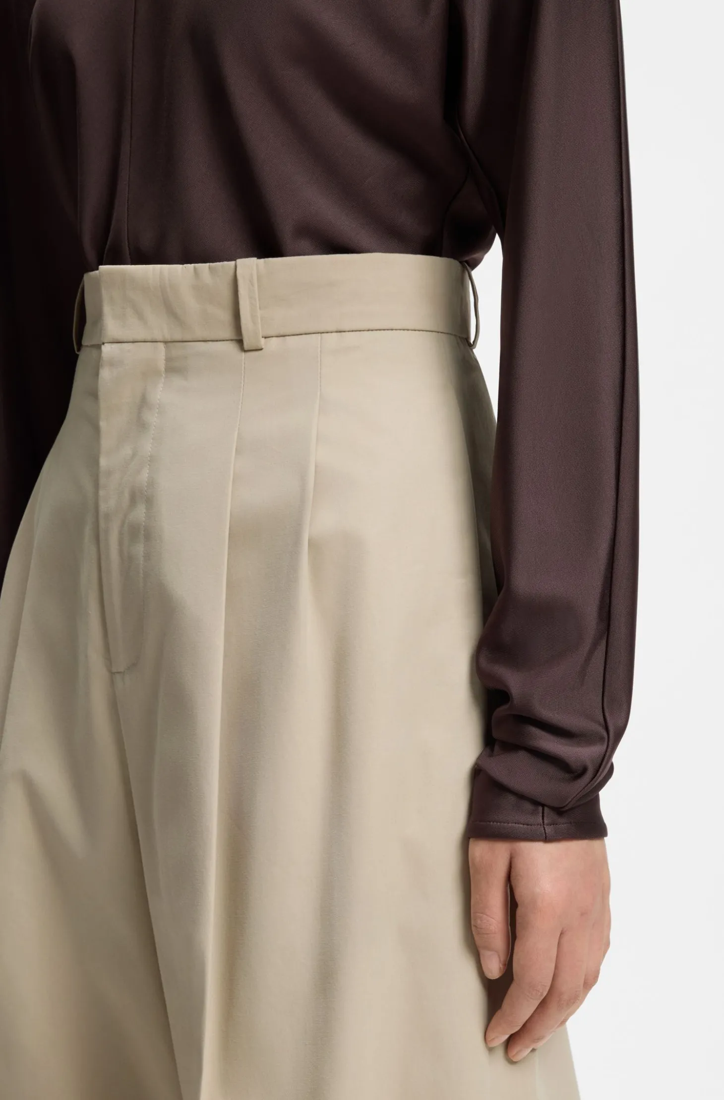 Hose aus Stretch-Baumwolle mit weitem Beinverlauf