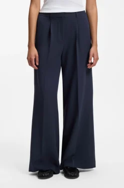 Hose aus Stretch-Gewebe mit weitem Beinverlauf