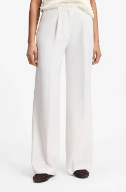 Hose aus Stretch-Gewebe mit weitem Beinverlauf