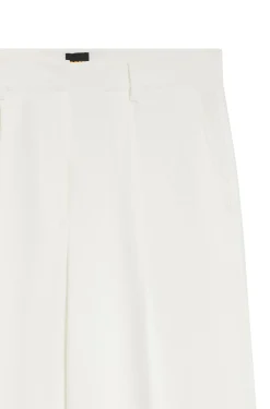 Hose aus Stretch-Gewebe mit weitem Beinverlauf