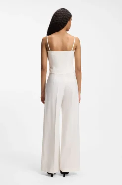 Hose aus Stretch-Gewebe mit weitem Beinverlauf