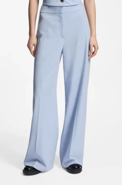 Hose aus Stretch-Gewebe mit weitem Beinverlauf