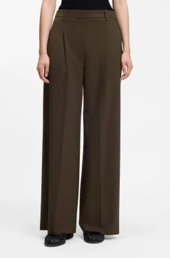 Hose aus Stretch-Gewebe mit weitem Beinverlauf und Bundfalten vorne