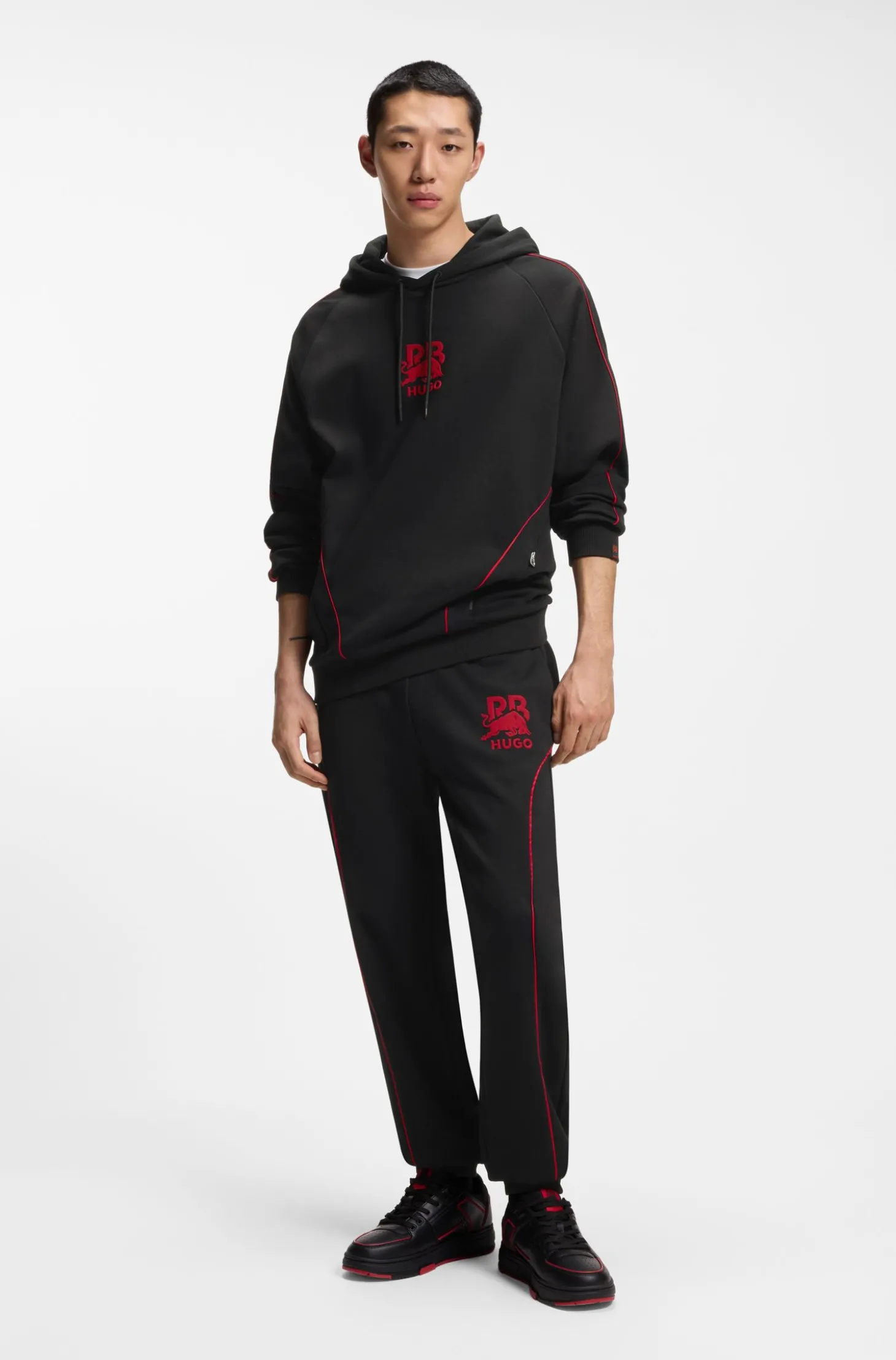 HUGO x RB Jogginghose aus Stretch-Baumwolle mit Stier-Motiv