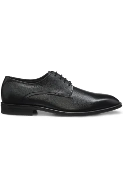 In Italien gefertigte Schnürschuhe aus genarbtem Leder