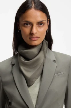 In Italien gefertigtes Tuch aus bedrucktem Seiden-Twill