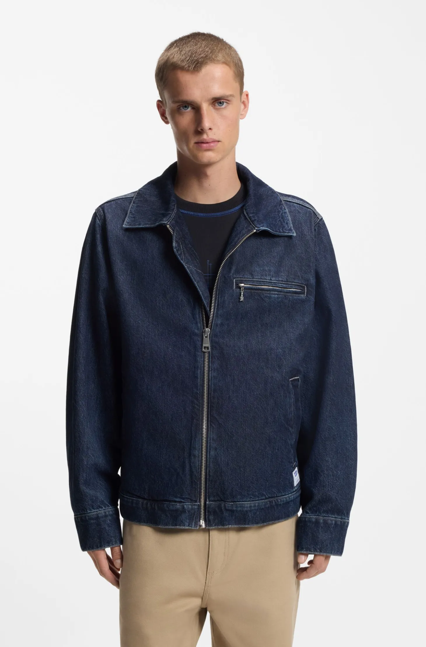 Jacke aus blauem Denim mit Reißverschluss und Brusttasche