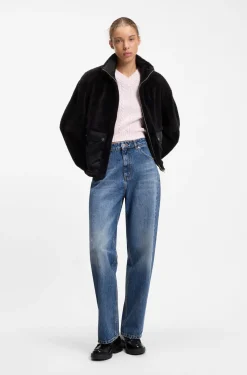 Jacke aus Kunstfell mit kontrastierenden aufgesetzten Taschen