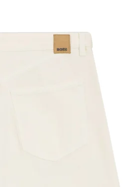 Jeans aus cremefarbenem Denim mit weitem Beinverlauf und Bügelfalte auf der Vorderseite