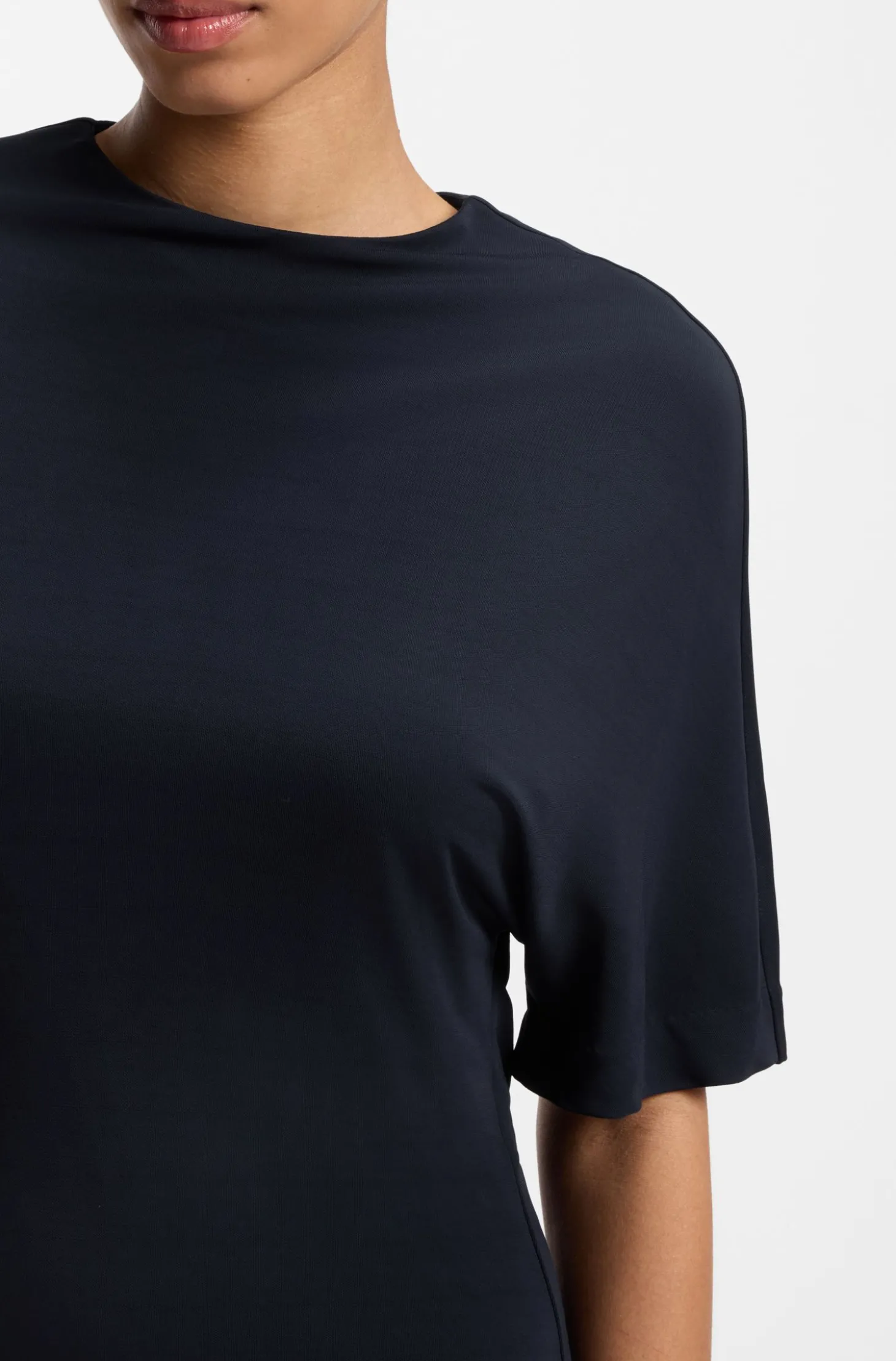Jersey-Kleid mit Drapierung hinten