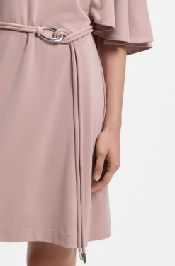 Jersey-Kleid mit Gürtel und Cape-Optik