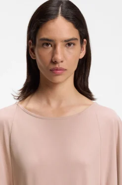 Jersey-Kleid mit Gürtel und Cape-Optik