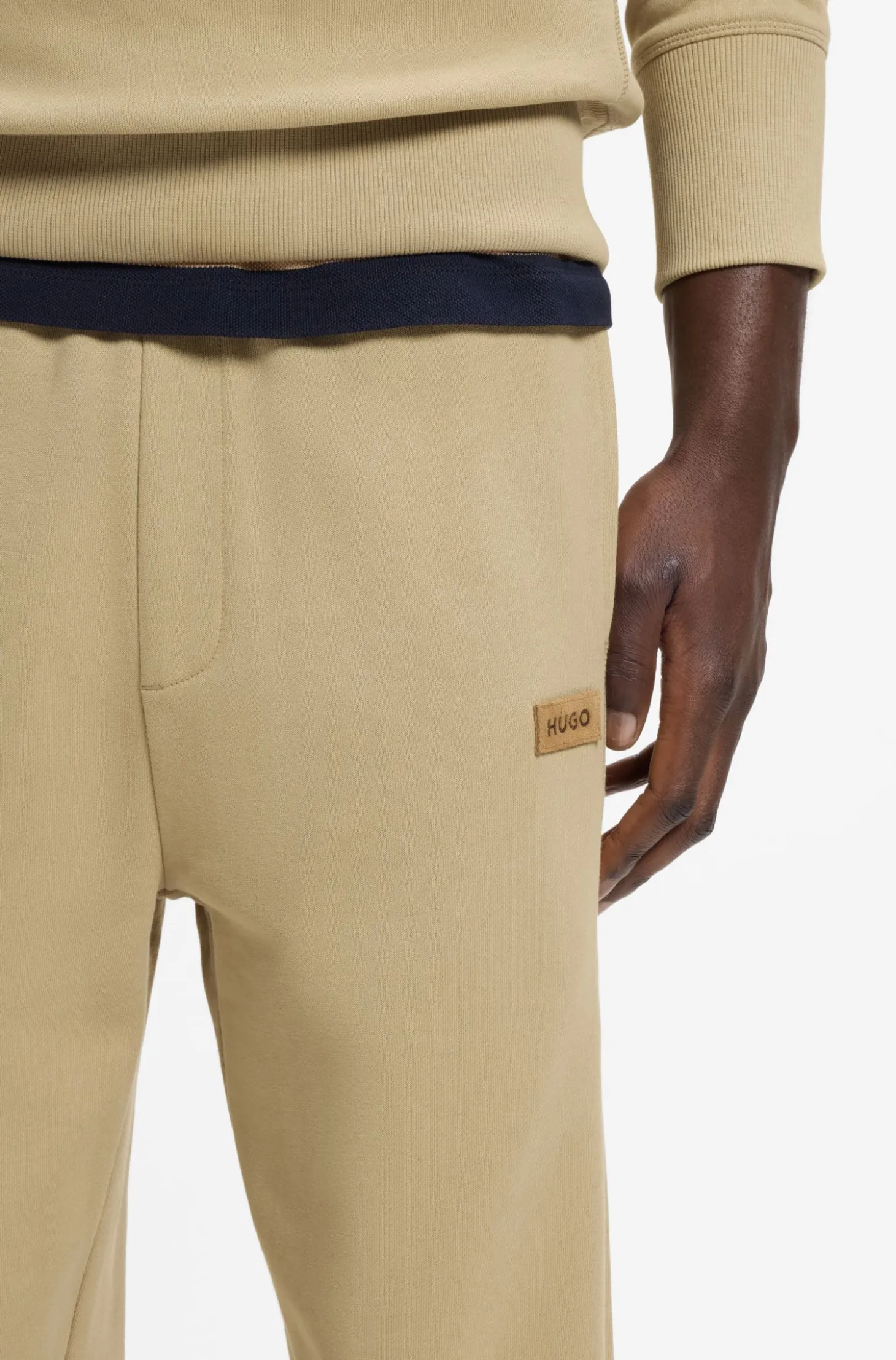 Jogginghose aus Baumwoll-Terry mit Logo-Badge