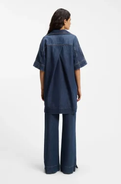Kleid aus blauem Denim mit Johnny-Kragen