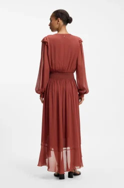 Kleid aus Krepp-Georgette mit abnehmbarem Schal