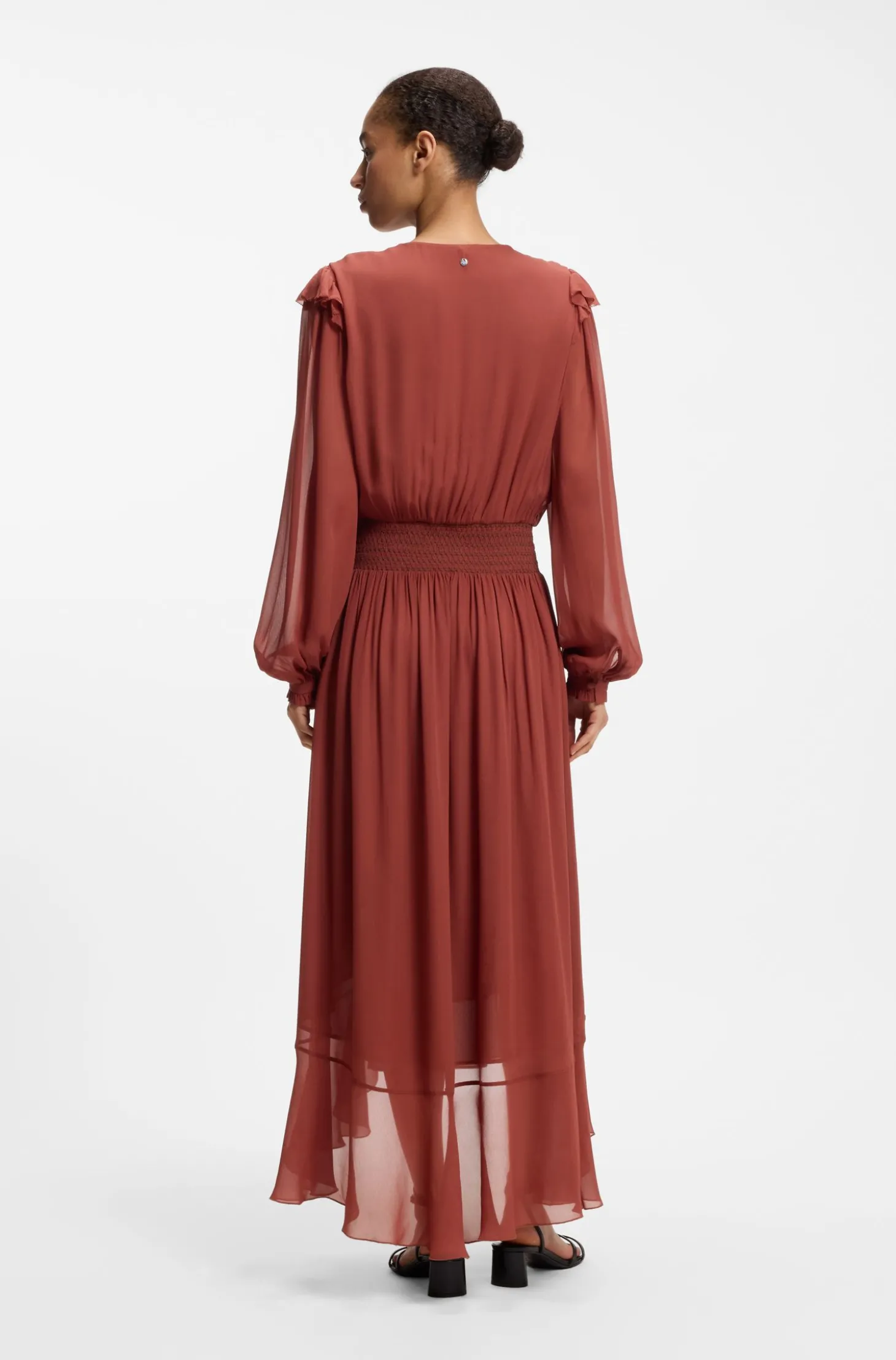 Kleid aus Krepp-Georgette mit abnehmbarem Schal