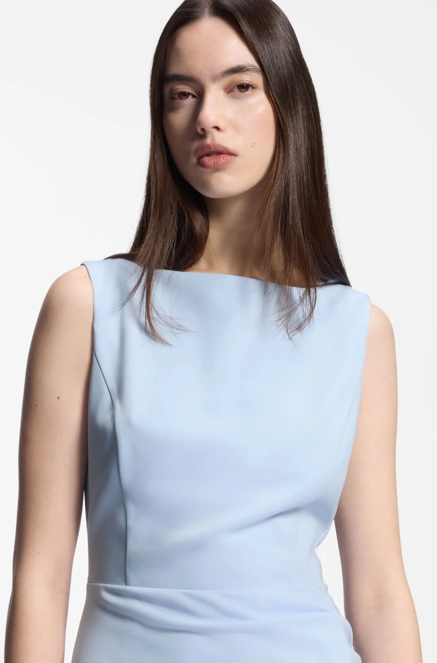 Kleid aus Krepp mit gerafftem asymmetrischem Saum