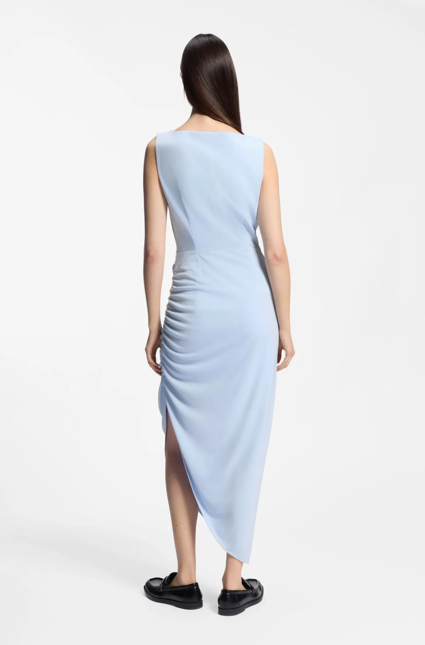 Kleid aus Krepp mit gerafftem asymmetrischem Saum