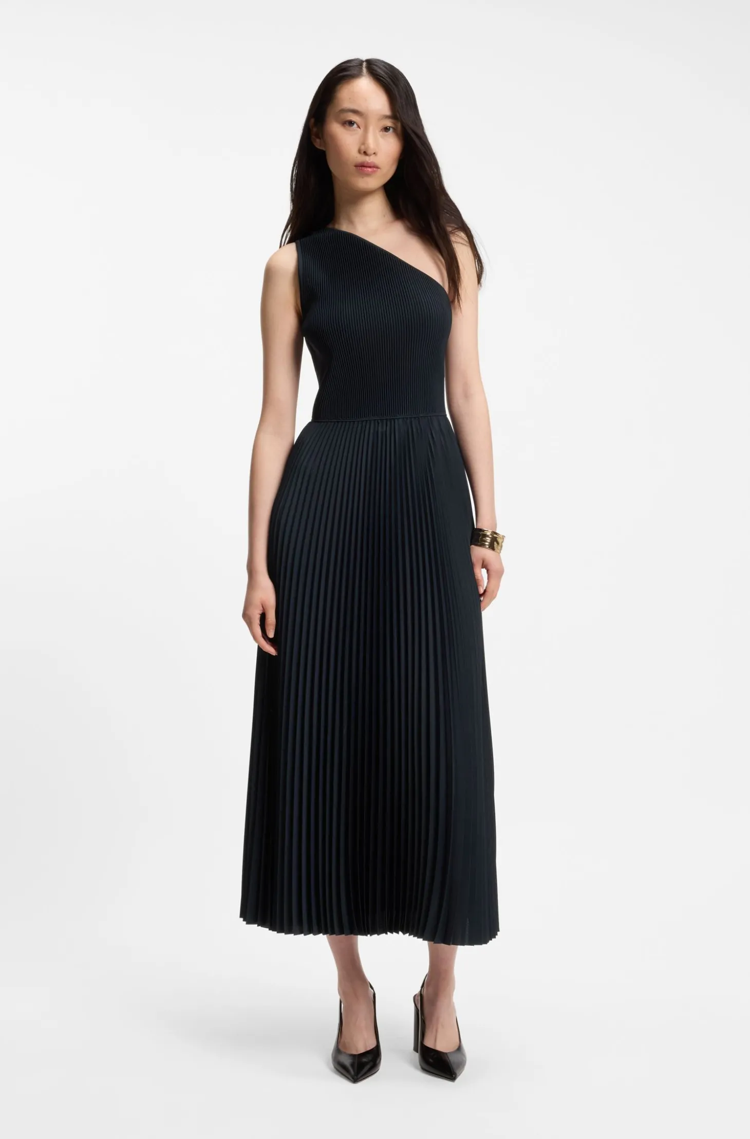 Kleid aus Rippstrick mit One-Shoulder-Design und Plissee-Rock