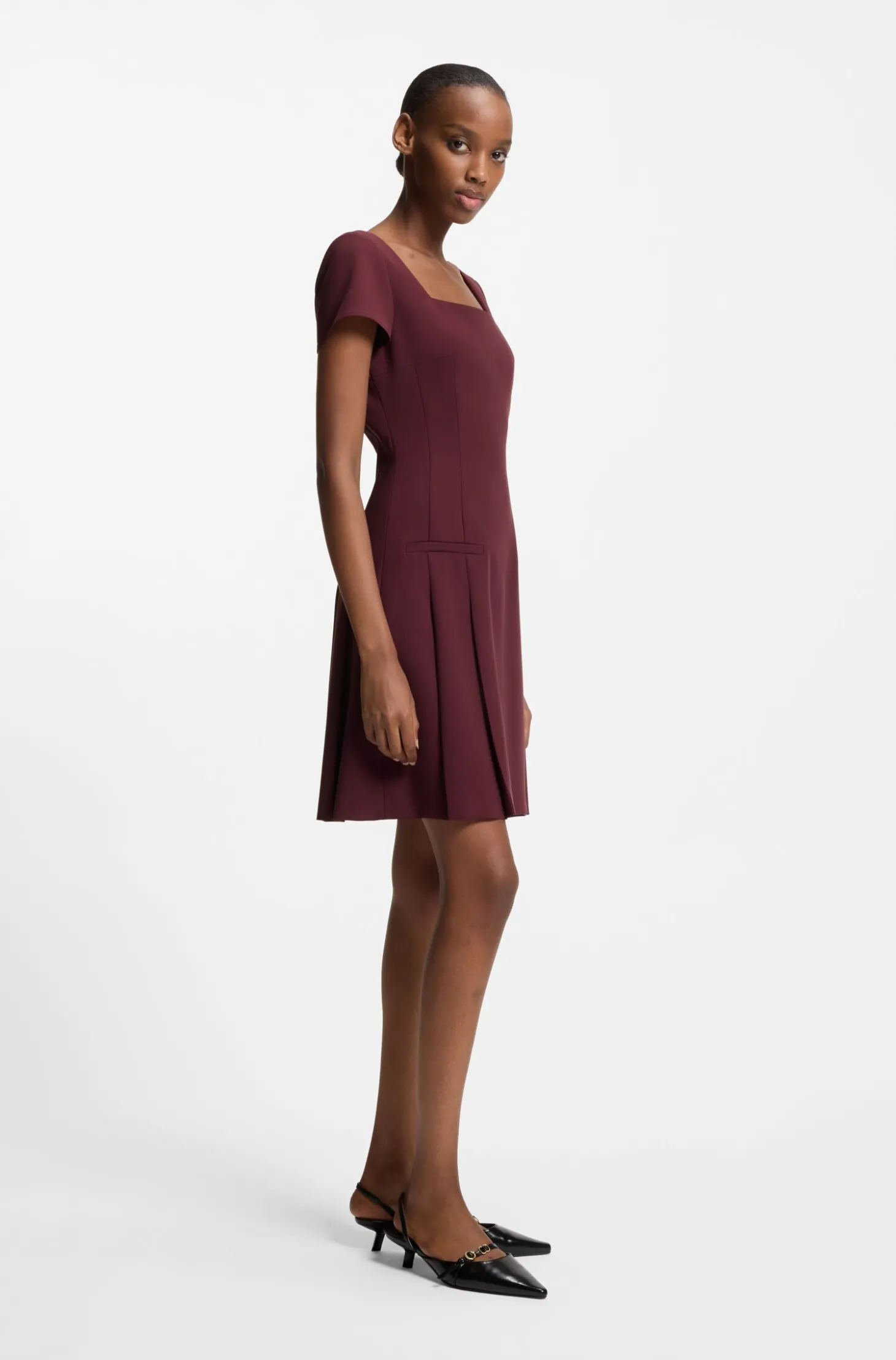 Kleid aus Stretch-Gewebe mit eckigem Ausschnitt