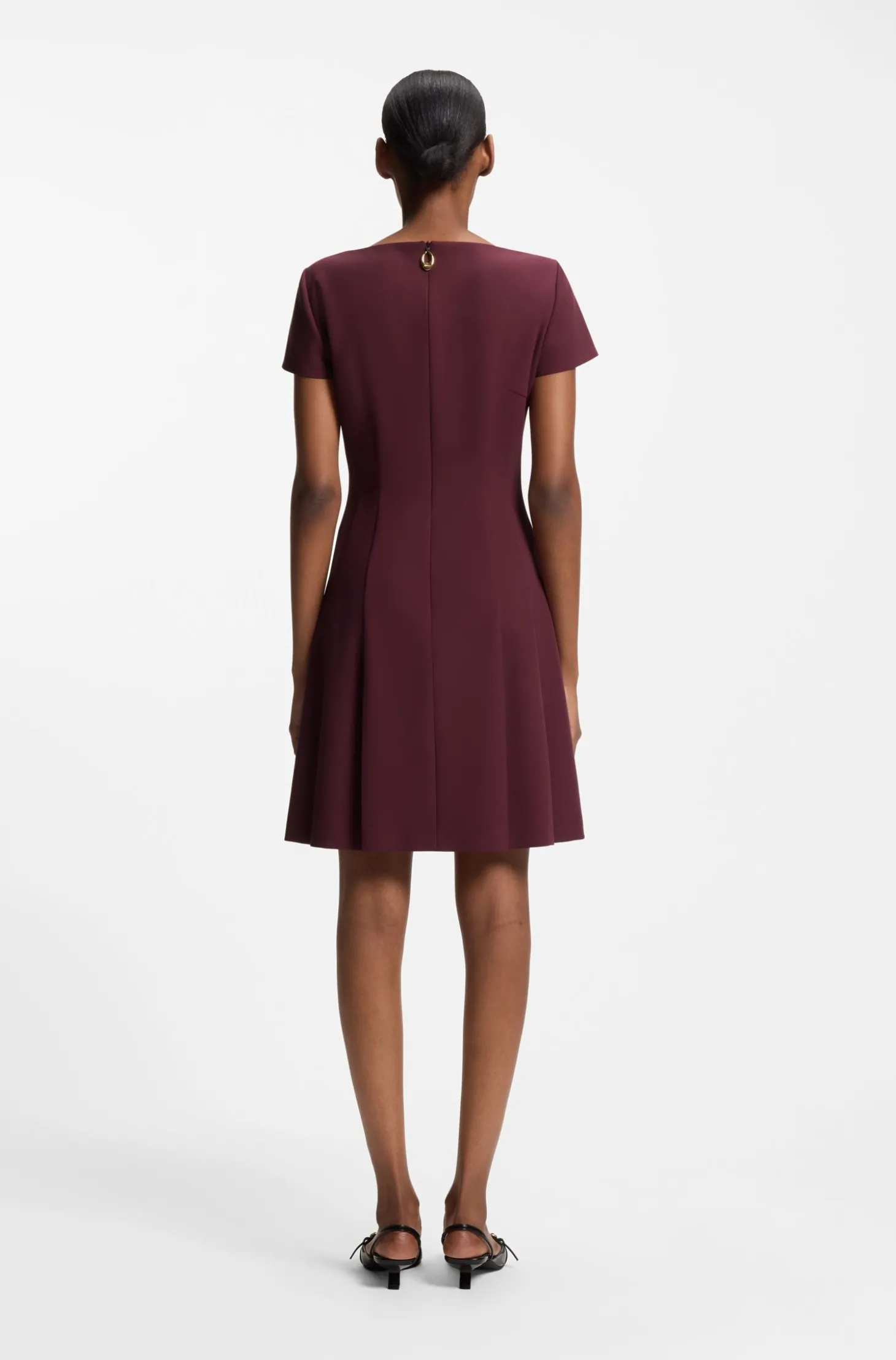 Kleid aus Stretch-Gewebe mit eckigem Ausschnitt