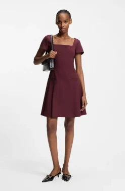 Kleid aus Stretch-Gewebe mit eckigem Ausschnitt