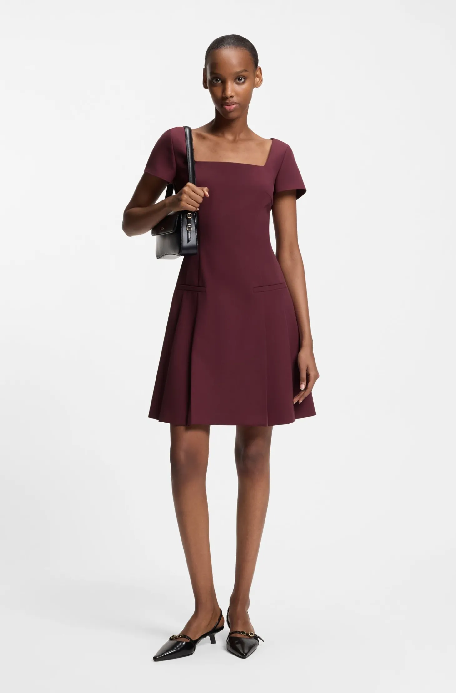 Kleid aus Stretch-Gewebe mit eckigem Ausschnitt