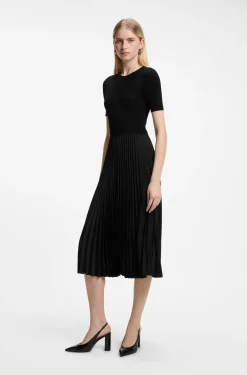 Kleid aus verschiedenen Materialien mit Faltenrock