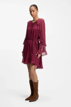 Kleid mit Gürtel und Trichterärmeln