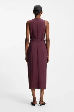 Kleid mit V-Ausschnitt und Schließe