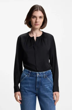 Kragenlose Regular-Fit Bluse aus Stretch-Seide