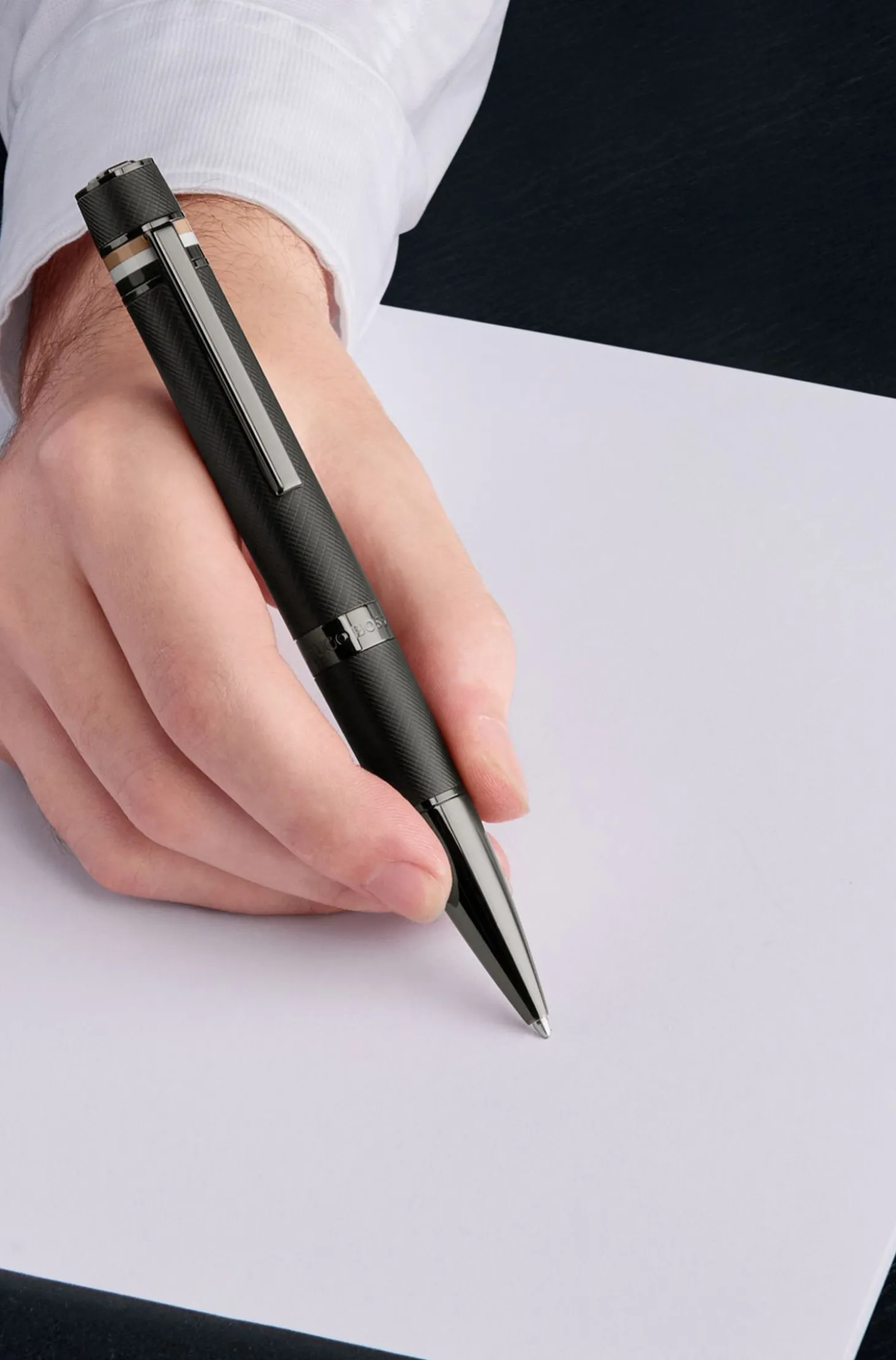 Kugelschreiber mit strukturiertem Schaft und Signature-Streifen-Ring