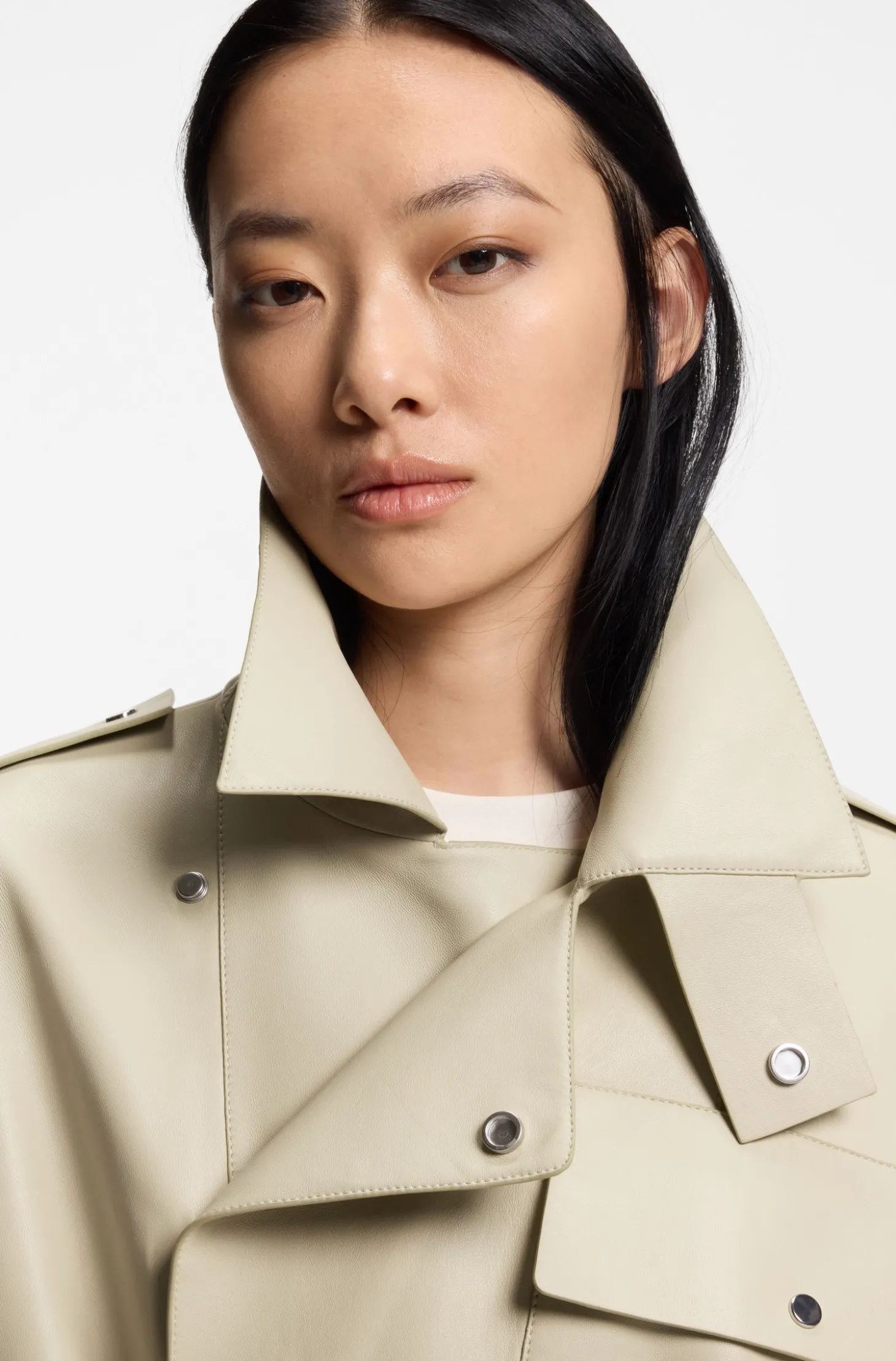 Kurzer Relaxed-Fit Trenchcoat aus Leder