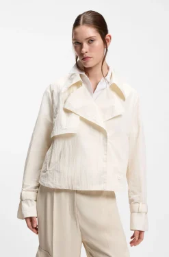 Kurzer Trenchcoat aus angerautem Krepp