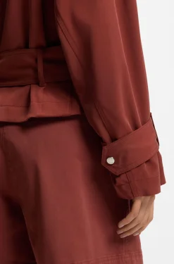 Kurze Trenchjacke mit Gürtel