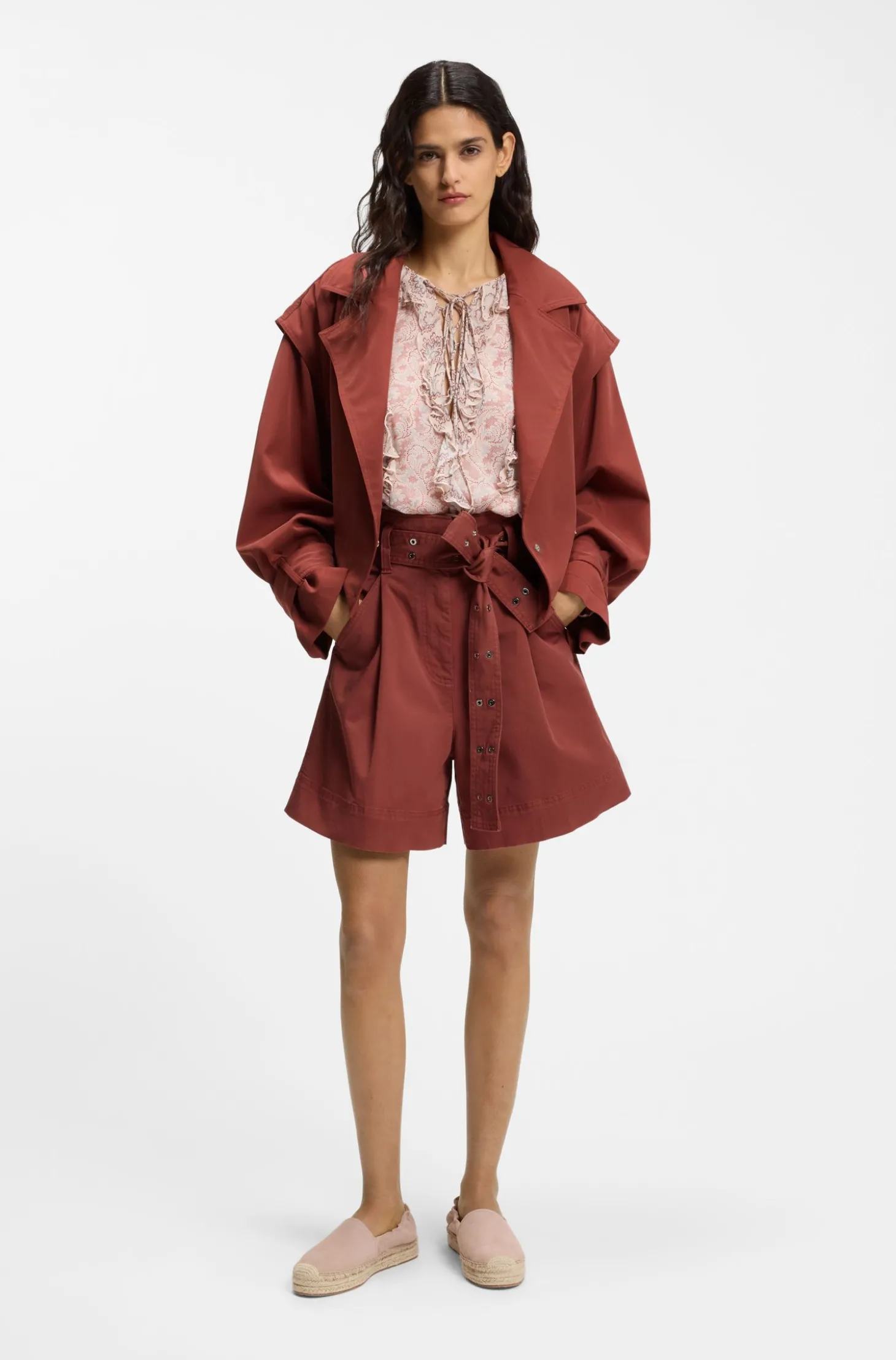 Kurze Trenchjacke mit Gürtel