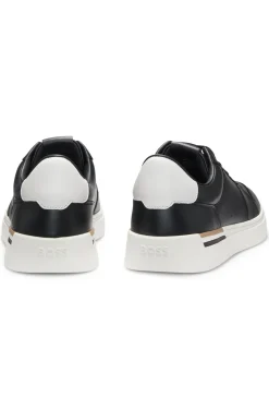 Ledersneakers mit kontrastfarbenen Logos