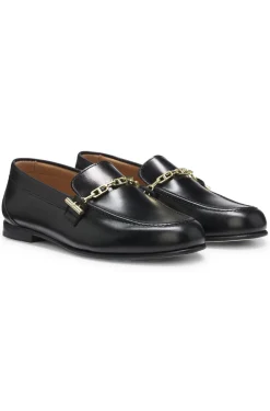 Loafer aus Leder mit Ketten- und Logo-Detail