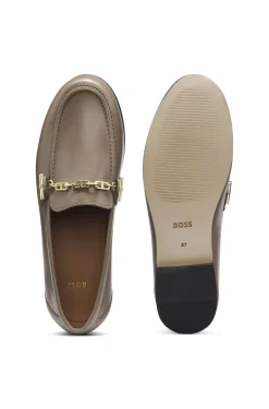Loafer aus Leder mit Ketten- und Logo-Detail