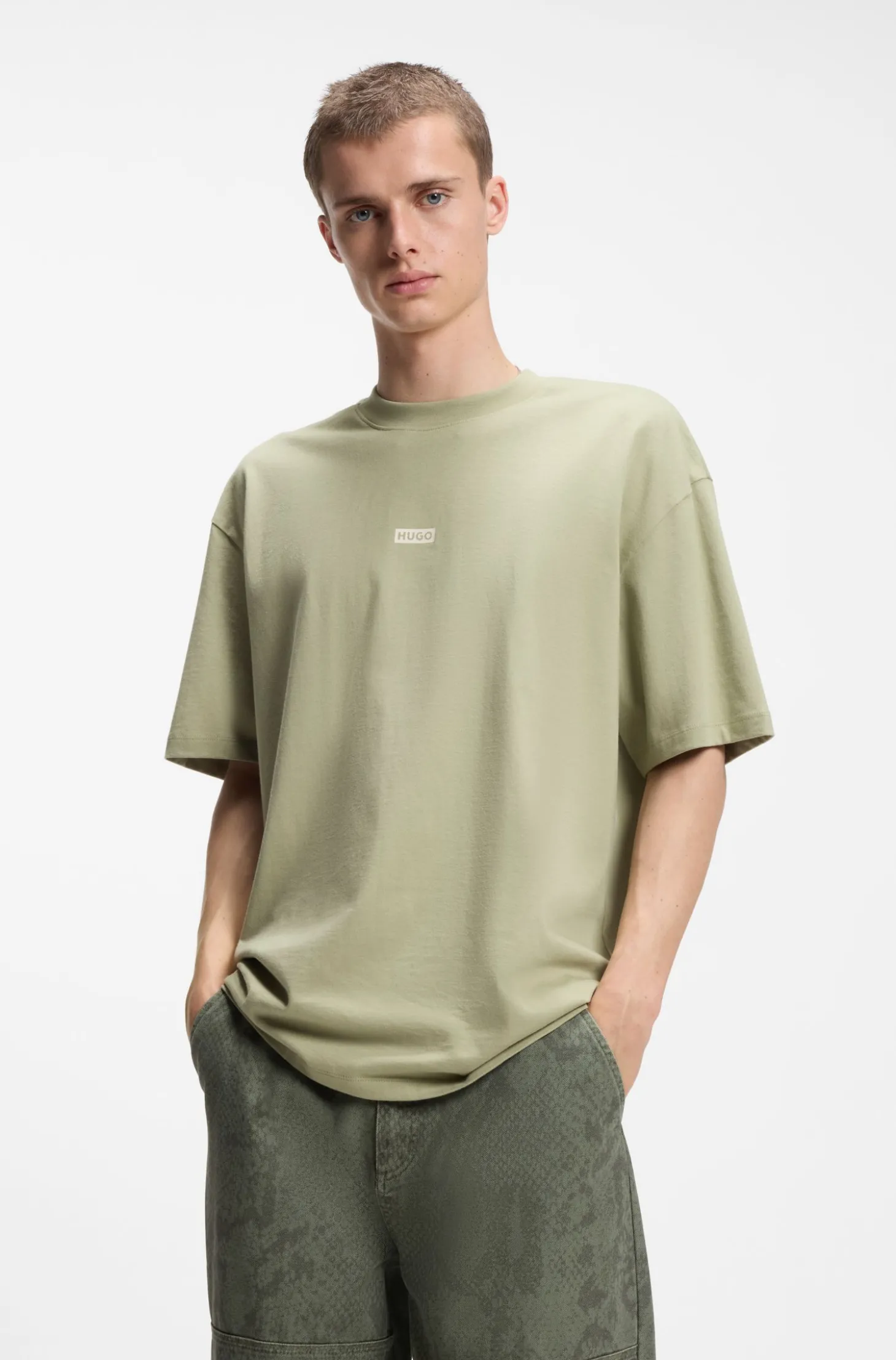 Loose-Fit T-Shirt aus Baumwolle mit Logo-Artwork hinten