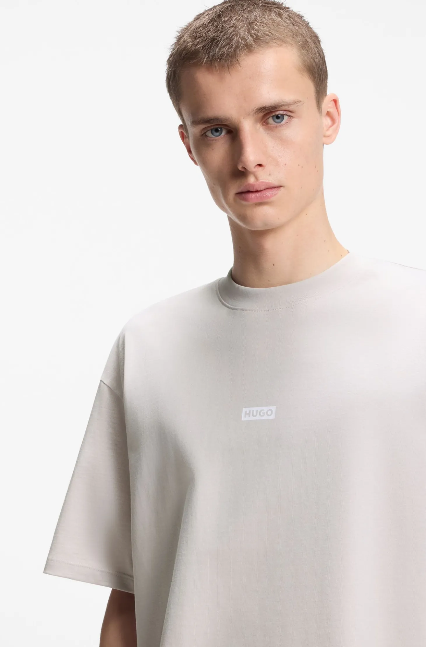 Loose-Fit T-Shirt aus Baumwolle mit Logo-Artwork hinten