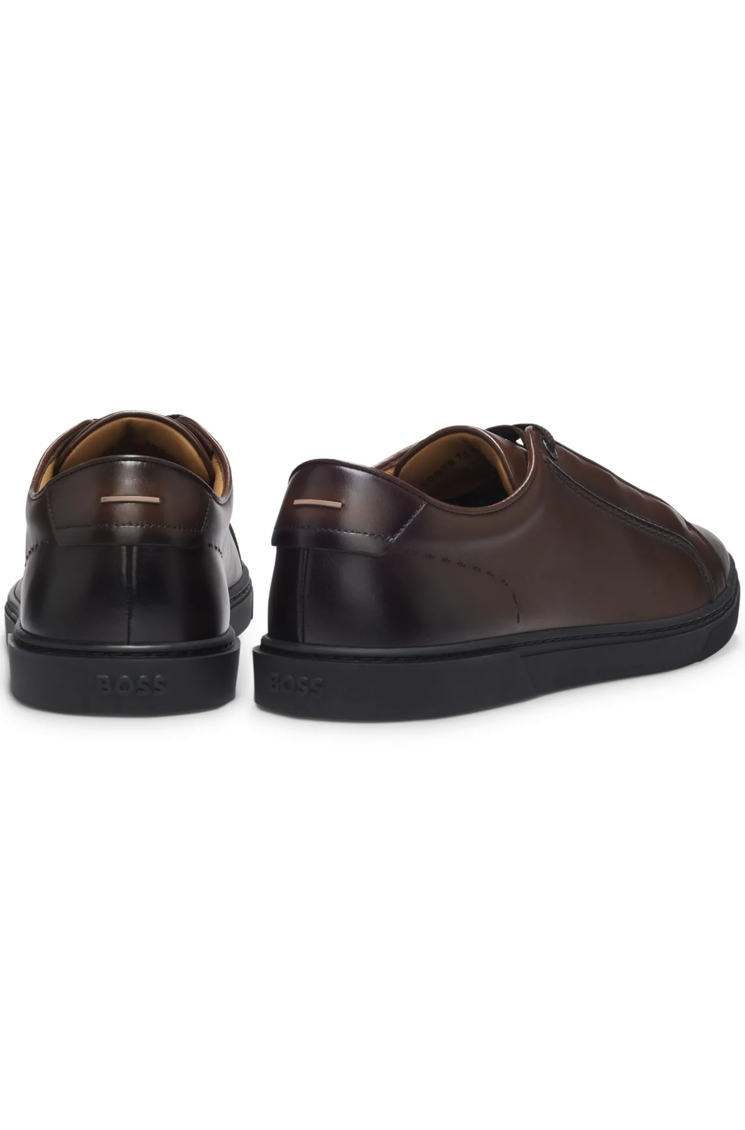 Low-Top-Sneakers aus gebürstetem Premium-Leder